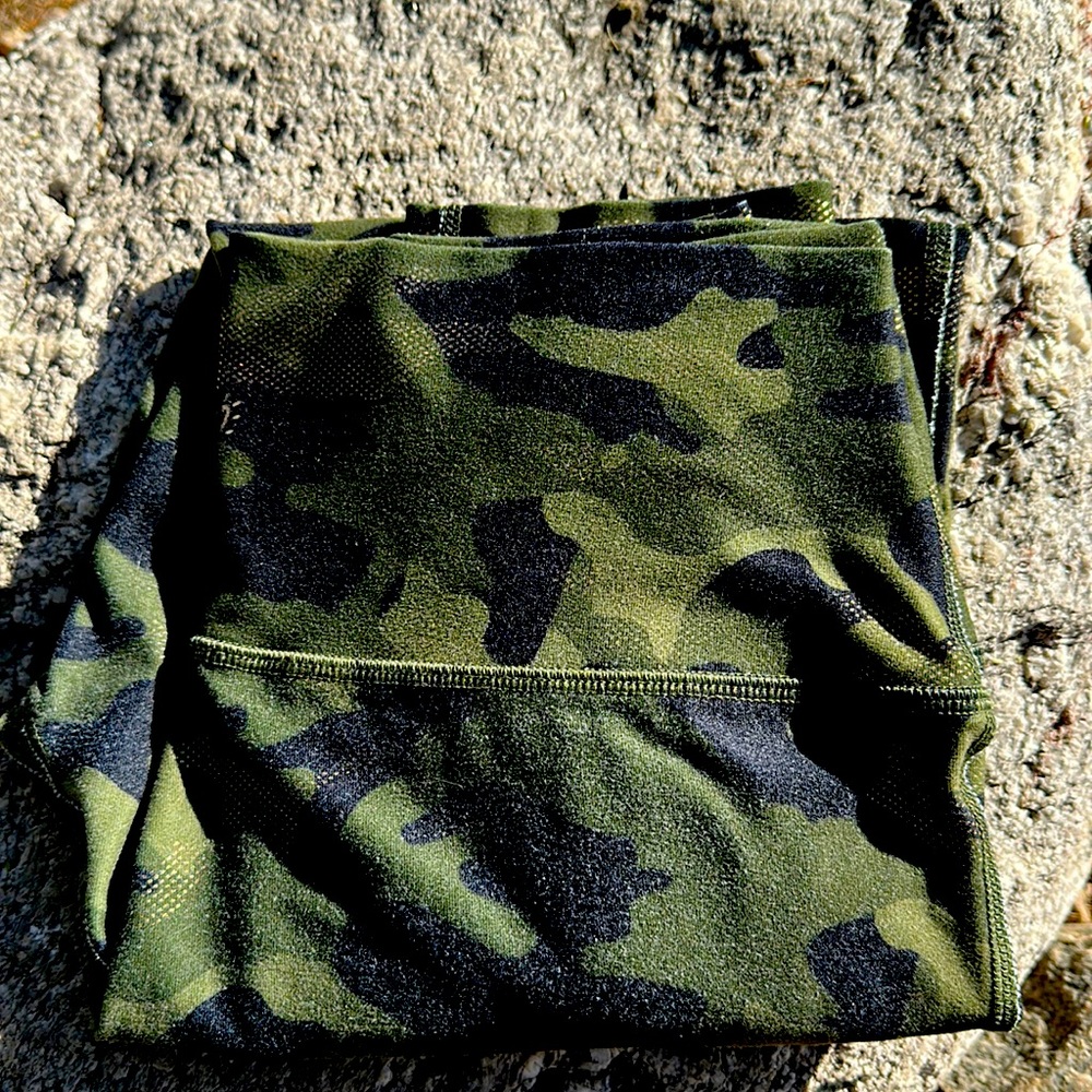 Betsy Johnson Performance Camo Leggings